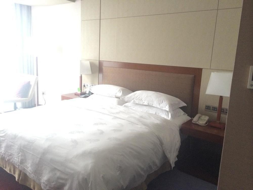 Bavaria City Hotel Beihai Bagian luar foto