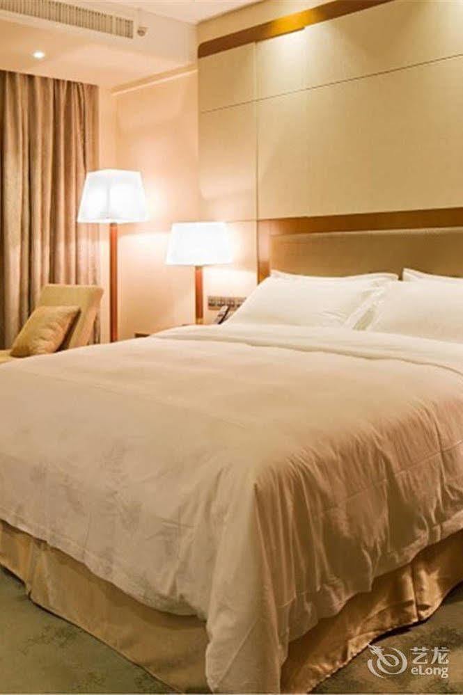 Bavaria City Hotel Beihai Bagian luar foto