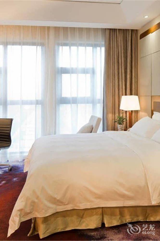 Bavaria City Hotel Beihai Bagian luar foto